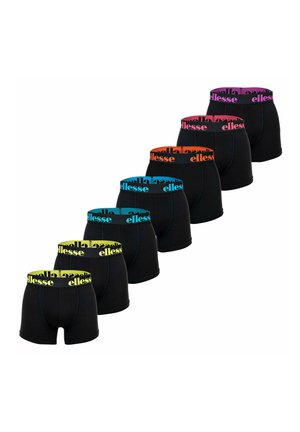 Sept boxers noirs avec des ceintures colorées en jaune, bleu, orange, rose et violet, chacun arborant une marque "ellesse" bien visible.