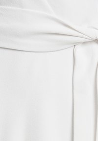 Unselected, white