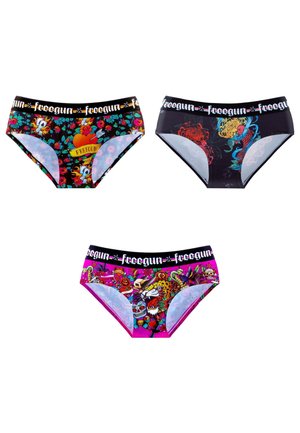 Trois paires de culottes colorées pour femmes avec des imprimés inspirés de tatouages et des ceintures noires ornées du logo « freegun » en blanc.