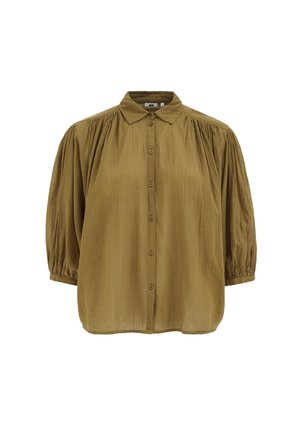 Blouse boutonnée vert olive avec manches trois quarts bouffantes et détails de tissu froncés aux épaules et aux poignets.
