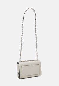 Calvin Klein Jeans SCULPTED FLAP - Sac bandoulière - eggshell