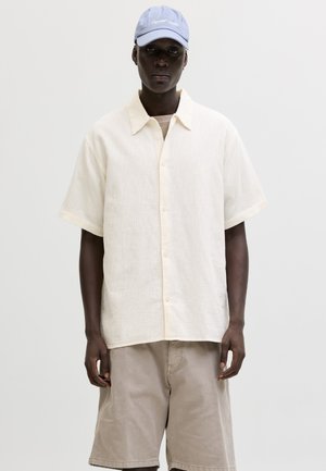 Jack & Jones, JORMONTAUK WAVY TEXTURE SHIRT SS SN - Majica - cloud dancer