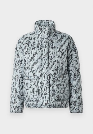 Veste en duvet de couleur bleu clair avec un motif abstrait noir, dotée d'un col montant, de deux poches avant et d'une texture matelassée.