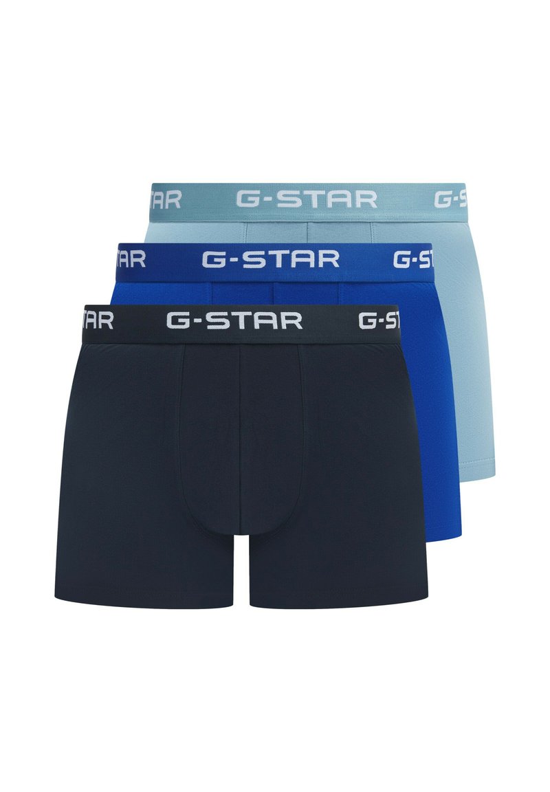 Trois paires de boxers G-Star en bleu foncé, bleu et bleu clair, dotés de ceintures élastiques de marque et d'une coupe ajustée.