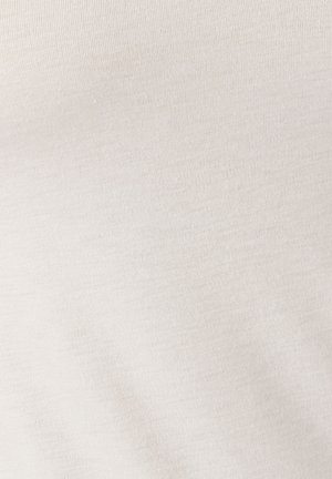 Tessuto beige chiaro con una superficie liscia e un sottile motivo a coste. Il materiale sembra elastico e leggero, adatto per un abbigliamento casual.