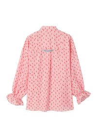 Blouse rose à manches longues avec motif de voilier rouge, poignets volantés et étiquette au dos portant la mention "American Vintage."
