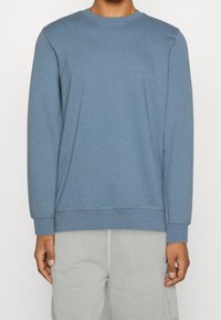 KnowledgeCotton Apparel Felpa - blue