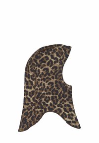 Balaclava cu imprimeu leopard, realizată dintr-un material moale. Prezintă un vârf rotund și deschideri pentru față, cu o paletă de culori maro închis și bej.