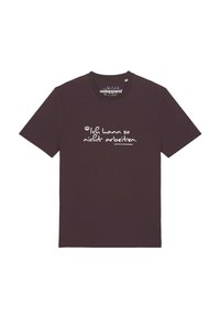 Dunkelviolettes T-Shirt mit kurzen Ärmeln und weißem handgeschriebenem deutschen Text "Ich kann so nicht arbeiten", mittig auf der Vorderseite.