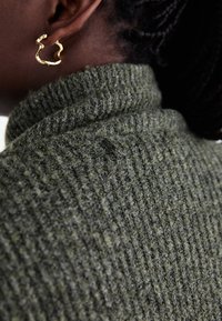 Vero Moda Curve VMCPLAZA ZIPPER  - Strickpullover - kalamata melange