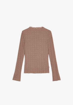 Langermet, lysebrun ribbestrikket topp med subtilt teksturmønster og lett rynket rund hals, lagt flatt på hvit bakgrunn.