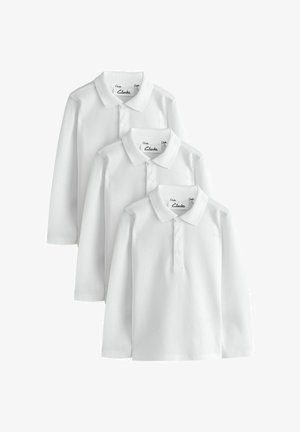 Tre polo bianche semplici a maniche lunghe con colletto, sovrapposte in diverse taglie.