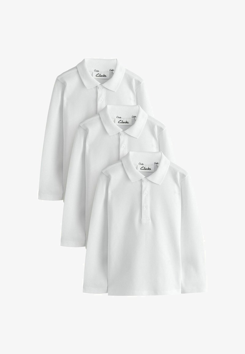 Trois polos blancs unis à manches longues avec col, superposés en différentes tailles.