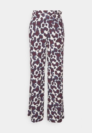 Pantalones anchos y blancos con un audaz patrón abstracto en burdeos y azul. Fabricados en un tejido suave con una textura lisa y con cierre de botón.
