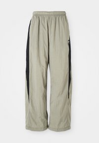AIR TRACK PANT - Pantaloni sportivi - light army/black