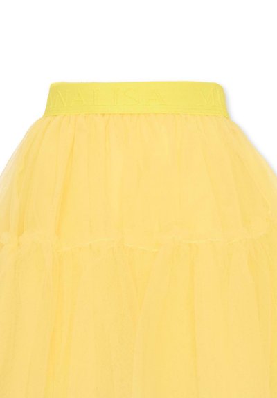Jupe en tulle jaune à étages avec une large ceinture ornée de détails subtils en relief du logo.