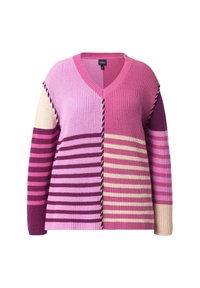 Stickad tröja med V-hals och en färgblockerande design i olika nyanser av rosa, lila och beige, accentuerad av horisontella ränder.