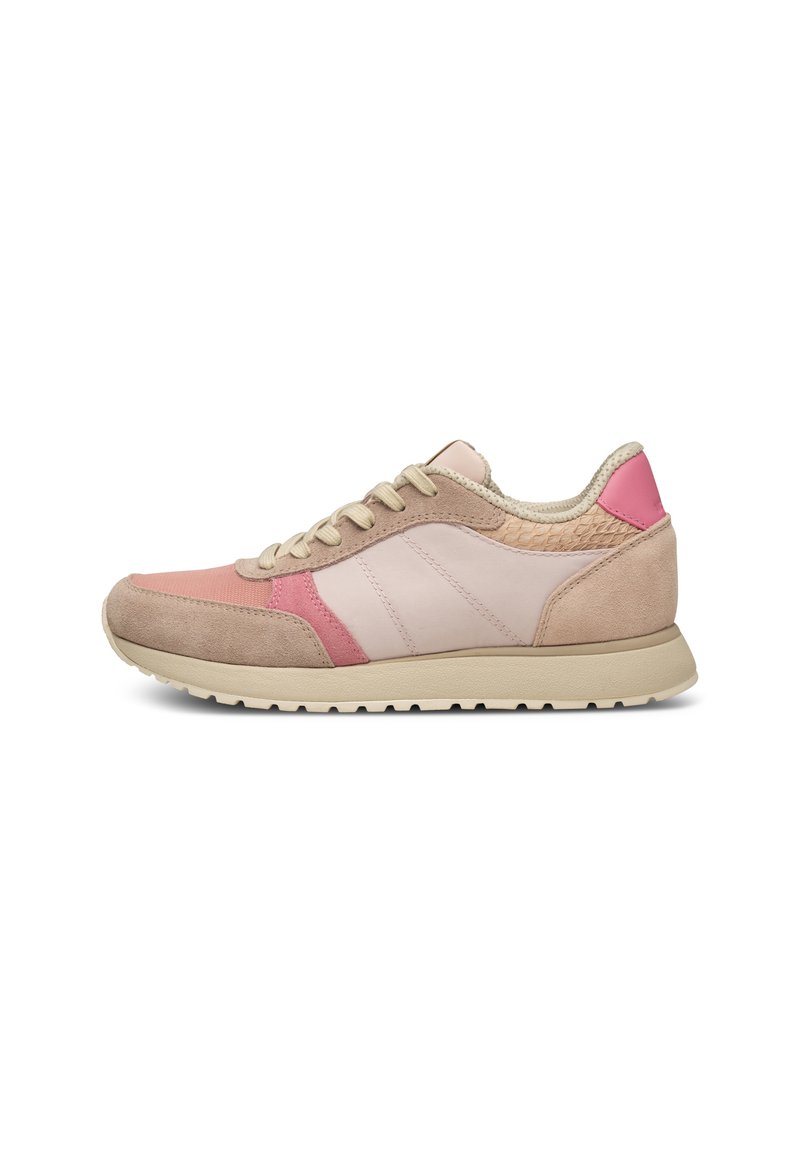 Leichte Sportschuh mit einer Mischung aus zartem Rosa, Beige und gedämpften Korallen-Suede, einer strukturierten Rückwand und einer strapazierfähigen Gummisohle.
