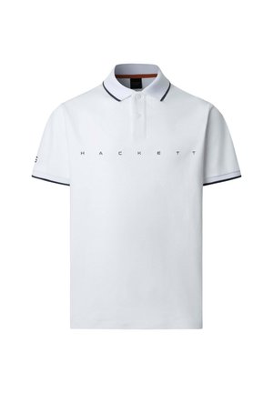 Polo blanco con cuello de dos botones, con una franja azul marino a lo largo del cuello y las mangas, y "HACKETT" impreso en el frente.