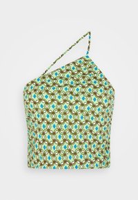 Top halter verde com padrão que apresenta designs geométricos interligados em castanho e azul. Feito de um tecido com uma textura suave.