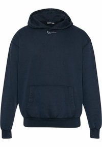 Sweat à capuche bleu marine foncé avec poche kangourou à l'avant, manches longues, poignets et ourlet côtelés, et petit logo blanc au niveau du col.