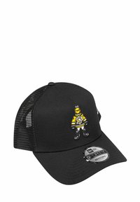 Schwarze verstellbare Kappe aus Baumwolle und Netz, mit einem Cartoon-Maskottchen in einem gelben Trikot und einem Pinguin-Logo auf der Vorderseite.