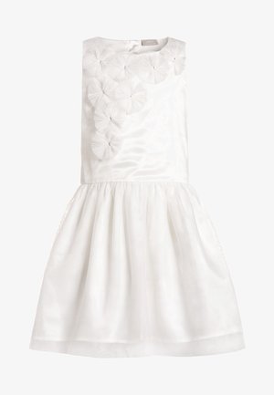 Weißes mädchenkleid ohne ärmel mit gerafftem Rock und plissierten Blumenapplikationen am Oberteil, aus glänzendem Satin gefertigt.