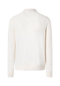 Kremowy sweter z długim rękawem z prążkowanymi mankietami, kołnierzem i krawędzią, pokazany od tyłu na białym tle.