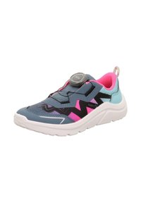 Niebieskie i różowe buty sportowe z siateczkową cholewką, czarnym wzorem w zygzaki, białą podeszwą i mechanizmem z dialem na języku.