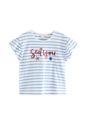 Hvid og lyseblå stribet kortærmet skjorte med rød paliettekantet tekst "Sea You" samt små dekorationer af søhest, søstjerne og muslingeskal.
