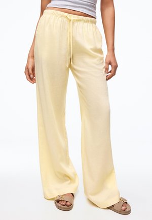 Bershka Nadrágok - yellow