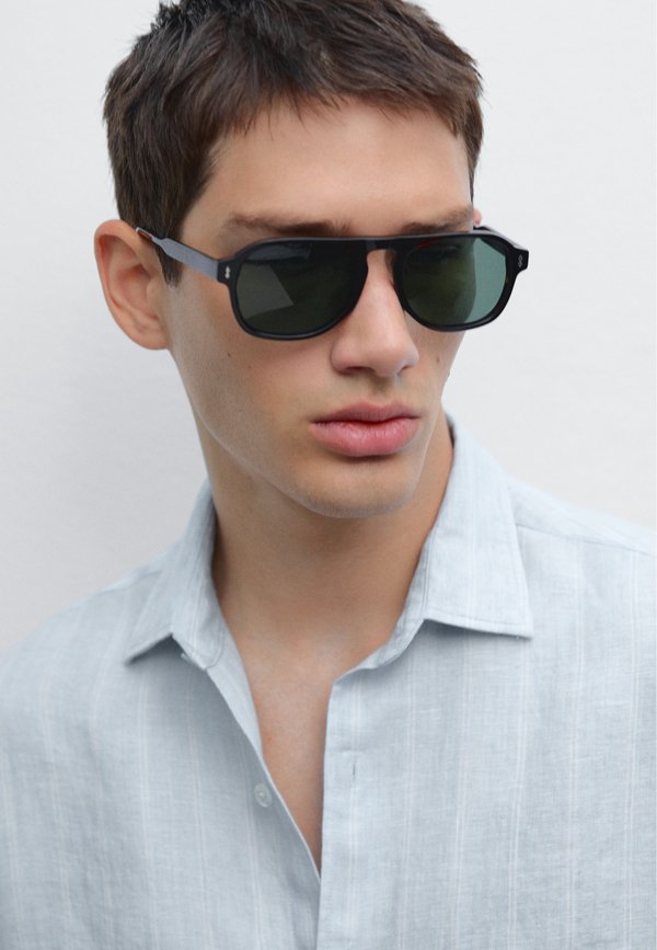 REGULAR FIT DOUBLE-STRIPE - Shirt4