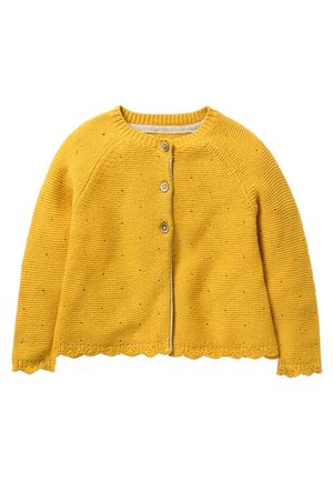 Cárdigan amarillo de manga larga tejido, con tres botones, bordes en forma de ondas en los puños y el dobladillo, y un sutil patrón de pequeños puntos en toda la prenda.