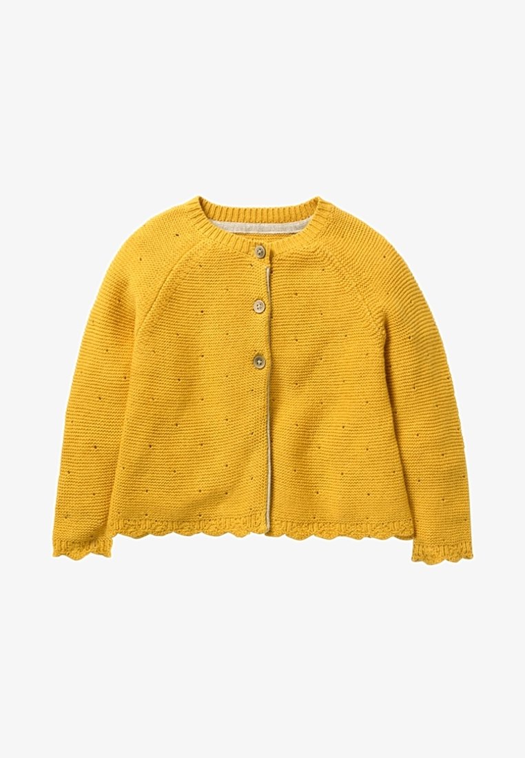 Cardigan jaune en tricot à manches longues avec trois boutons, bords festonnés aux poignets et à l'ourlet, et un motif discret de petits points sur l'ensemble.