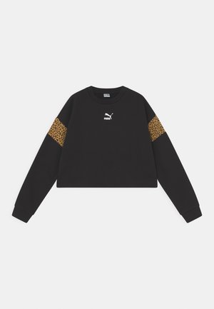 Sweatshirt noir court avec des rayures en imprimé léopard sur les manches et le logo Puma blanc centré sur la poitrine.