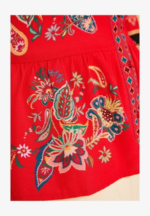 Love & Roses, REGULAR FIT - PAISLEY PLACEMENT PRINT TEA TOP - Bluse - red