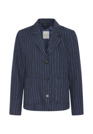 Sacou bleumarin cu dungi albe subțiri, trei nasturi negri, două buzunare aplicate în față și rever cu tăietură în V.
