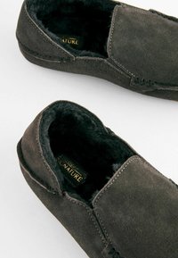 Next KICKDOWN - REGULAR FIT - Tohvelit - black