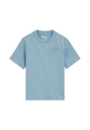 Jasnoniebieski T-shirt z krótkim rękawem i okrągłym dekoltem, z małą kieszenią na piersi po lewej stronie, oznaczony jako Blue Ridge, rozmiar 122/128.