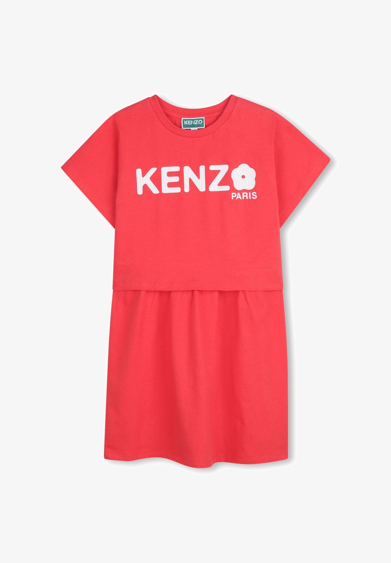 Robe t-shirt en coton rouge à manches courtes, taille élastique, avec le logo blanc "KENZO PARIS" imprimé sur la partie supérieure. Texture lisse.