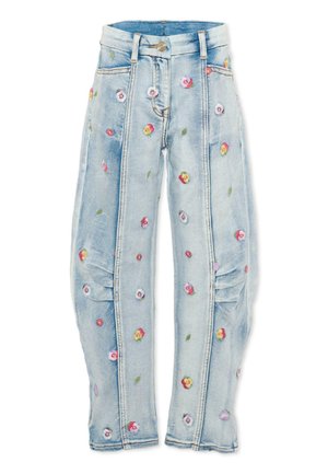 Jasnoniebieskie jeansy z denimu z kolorowymi, małymi wzorami kwiatowymi oraz plisowanymi detalami z przodu, zapinane na guzik i zamek błyskawiczny.