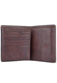 Braune Lederbörse mit acht Kartenfächern und einem Fach für Bargeld. Mit sichtbarer Naht und geprägtem Logo. Glatte Textur.