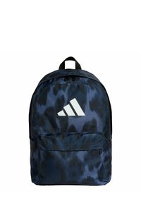 Plavi i crni ruksak sa uzorkom, s prednjim džepom, sa bijelim Adidas logotipom, izrađen od izdržljivog materijala s zaobljenim vrhom.