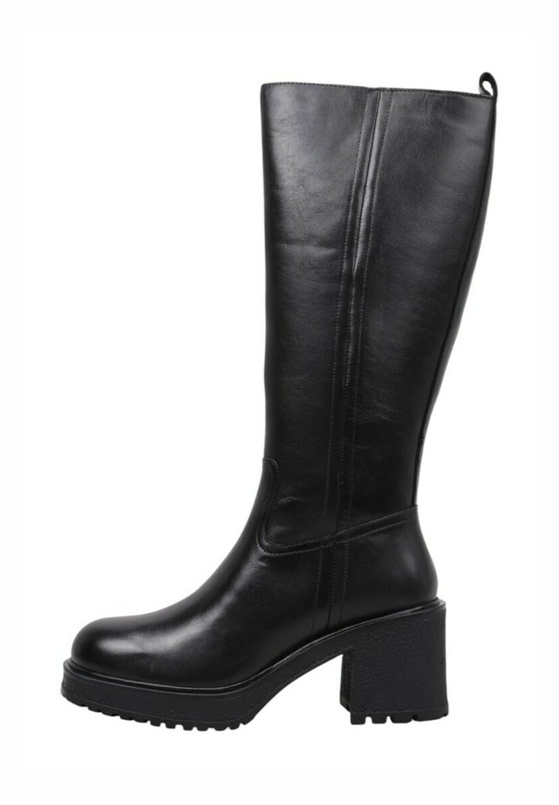 Bottes noires en cuir hautes jusqu'au genou avec un talon épais, un bout arrondi et une semelle texturée. Présente des détails de couture sur le côté.