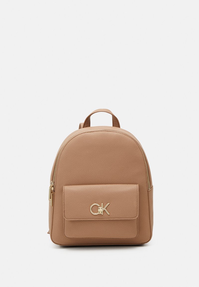 Calvin Klein RELOCK BACKPACK POCKET Rucksack safari/beige Zalando