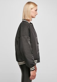 Urban Classics Bombejakke - black