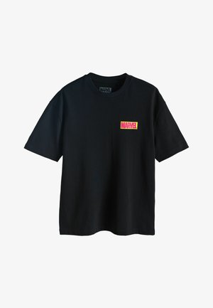 Čierne bavlnené tričko s krátkym rukávom a okrúhlym výstrihom, s farebným logom "MARVEL" na ľavej strane hrudníka.