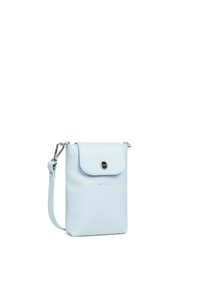 Lichtblauwe leren telefoonhoes met een ritsluiting, drukknoop en afneembare strap. Voorzien van een geperst logo aan de voorkant. Vierkante vorm.