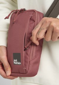 Jack Wolfskin Borsa a tracolla - mineral red