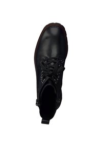 Schwarze Leder-Stiefelette mit runder Zehenpartie, Schnürung, subtil geprägtem Design und einer Schlaufe an der Rückseite. Strapazierfähige Gummisohle in Braun.